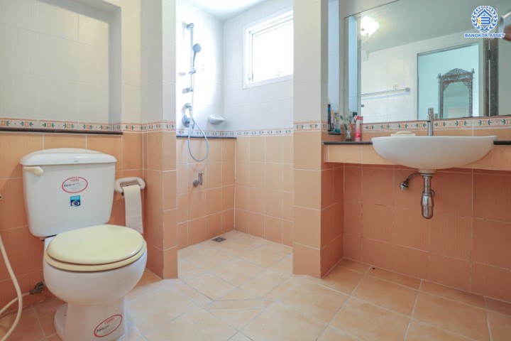 บ้านเดี่ยวมือสองแปลงมุม! โครงการ มณีรินทร์พาร์ค ราชพฤกษ์-ท่าอิฐ คุณภาพจากแบรนด์ *พร็อพเพอร์ตี้ เพอร์เฟค * เนื้อที่ 64.40 ตร.ว. ฟังก์ชัน 3 ห้องนอน 3 ห้องน้ำ บ้านสวยพร้อมต่อเติมเต็มพื้นที่ ทำเลเดินทางสะดวก เชื่อมต่อถนน รัตนาธิเบศร์ ,ถนนราชพฤกษ์ ใกล้รถไฟฟ้า "สถานีบางรักน้อยท่าอิฐ"...